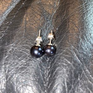 Black pearl earrings